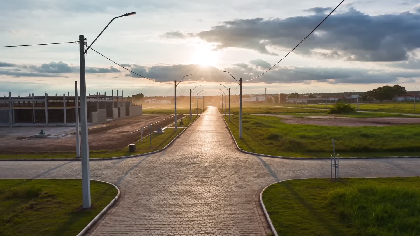 Ruas pavimentadas e infraestrutura pronta no loteamento Vila da Pedra